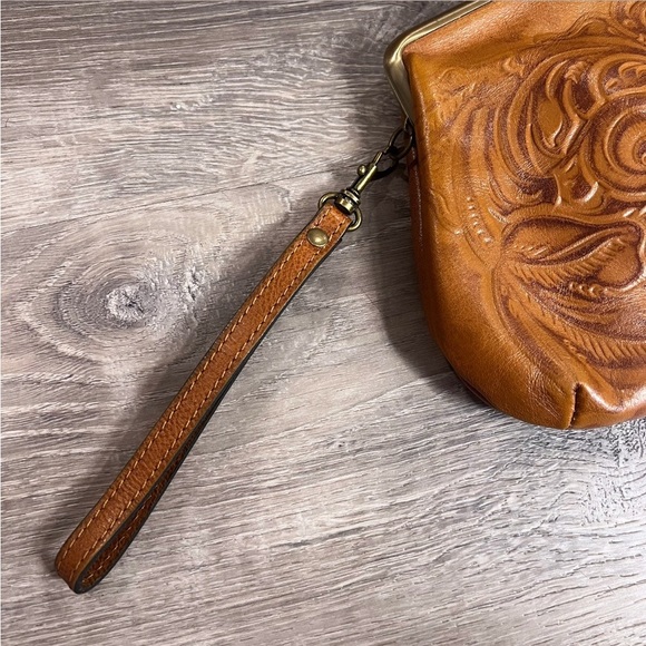 PATRICIA NASH Chesnut Brown Savena Burnished Tooled Leather Kiss-Lock Wristlet - Picture 11 of 12